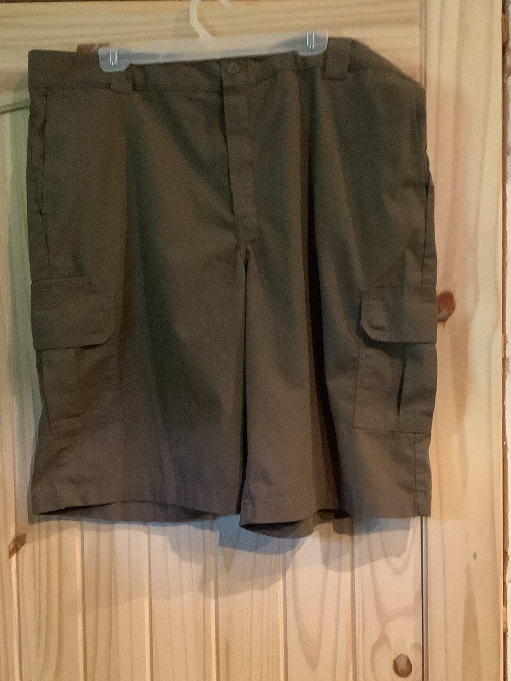 Dickies Brown Relaxed Fit Cargo Shorts with Side Pockets